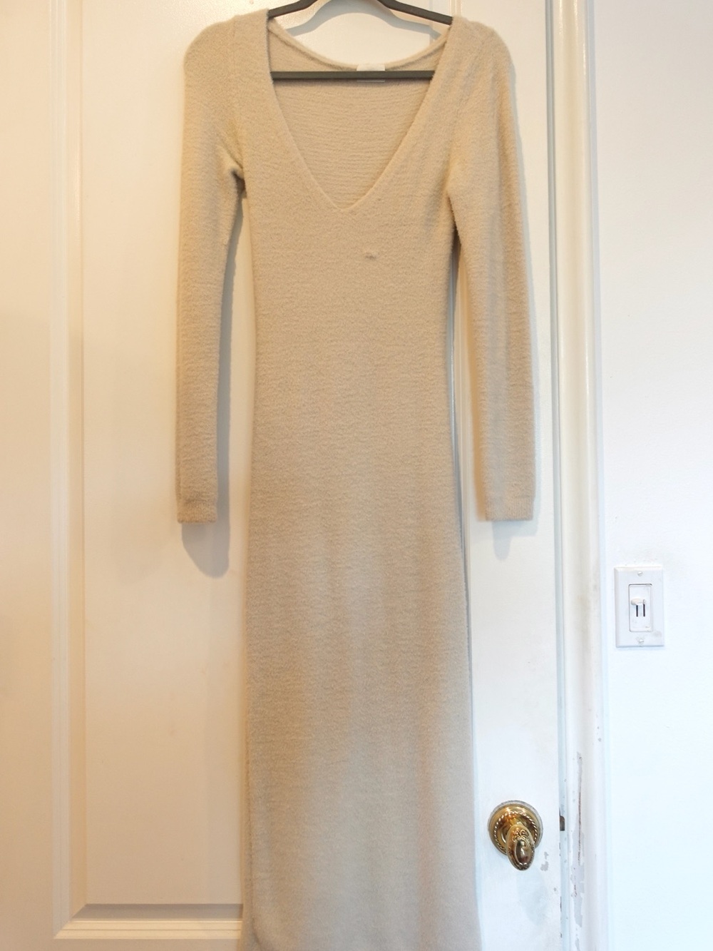 Aritzia Wilfred Long Sleeve V-Neck Cream Soft Knit Dress